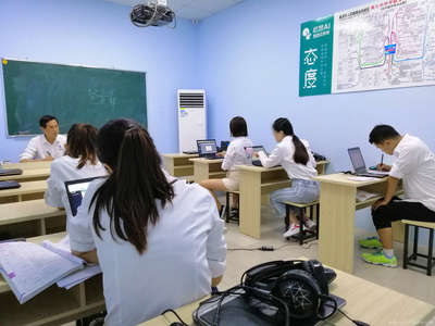 松鼠教育信息咨询